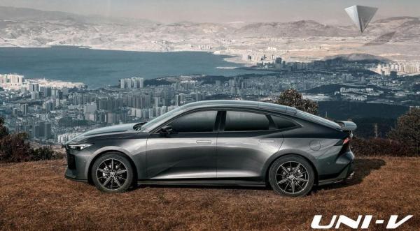 Changan Uni-V: мощнее и дешевле Skoda Octavia